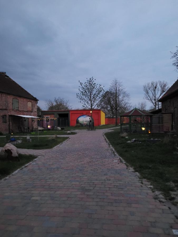 Apartamento Maerchenhaft Urlauben Auf Dem Alpakahof Rambow Exterior foto